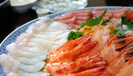 Carpaccio di pesce con carciofi