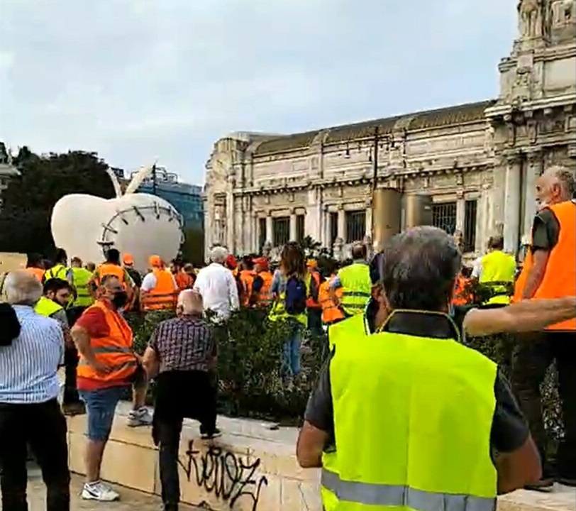 Protesta-cacciatori-2-2 Caccia: a Milano manifestazione e corteo contro lo stop