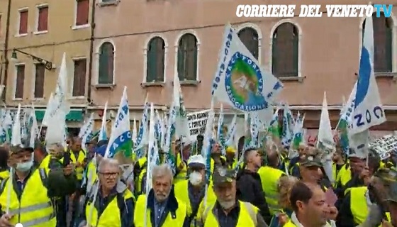 Video della protesta dei cacciatori in Veneto per il calendario venatorio